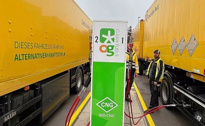 Betankung DHL LKW an OG Bio-CNG Tankstelle