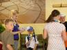Monja f�hrt die Kinder durch die Zoo-Rallye